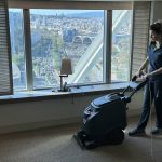 Limpieza y mantenimiento de la moqueta en un hotel