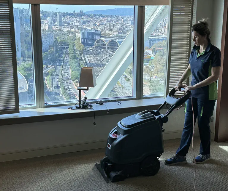 Limpieza y mantenimiento de la moqueta en un hotel, un artículo de Logic Clean