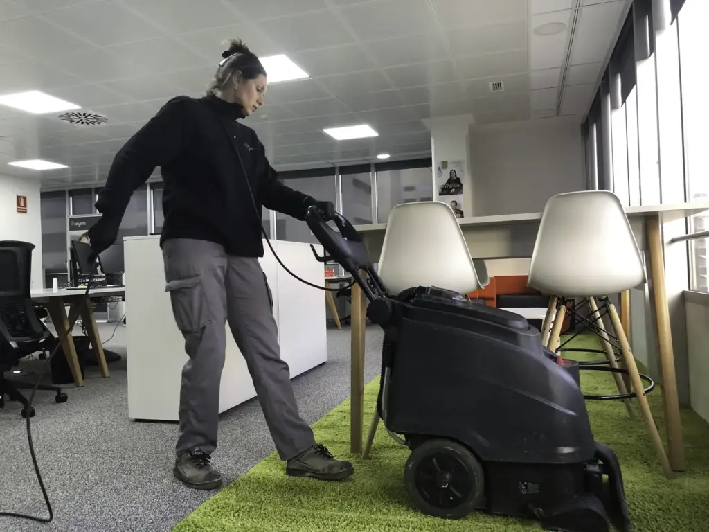 Limpieza de moquetas en oficinas