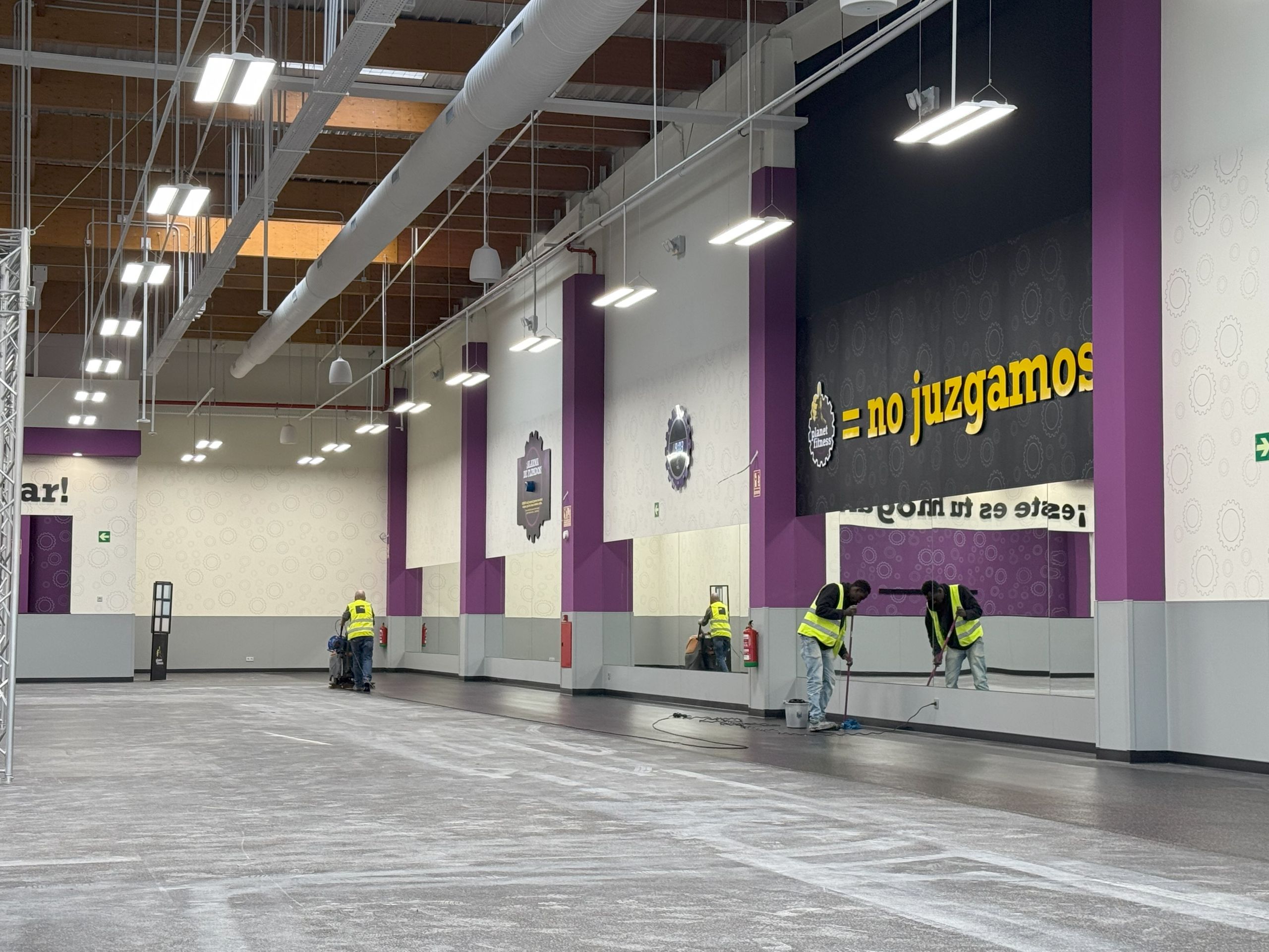 Limpieza fin de obra en un conocido gimnasio en Barcelona