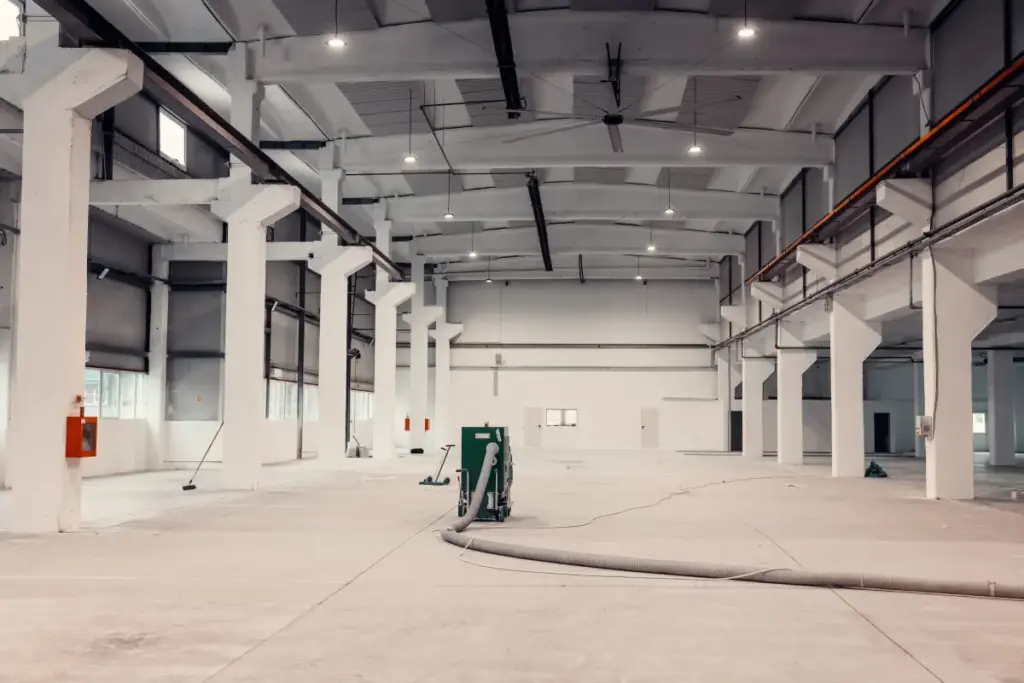 Servicios de limpieza de naves industriales en Barcelona